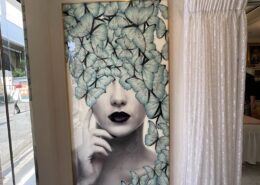 埼玉県越谷市｜エステサロンに額絵設置 by便利屋ハッピー