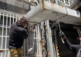 東京都内|ゴミ置場整備①ダクト切断、鉄柱・屋根撤去処分 by便利屋ハッピー